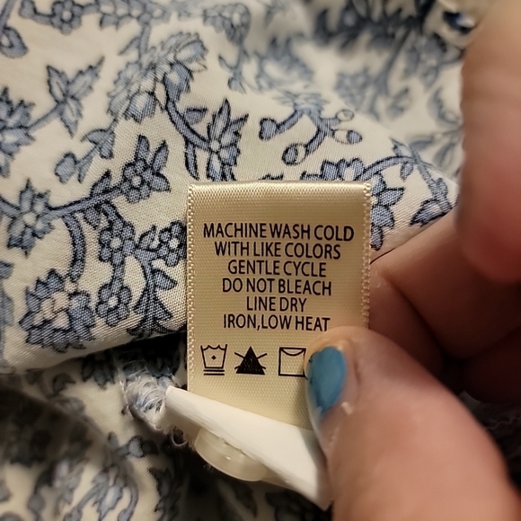 Max Studio Plus Size 2x Top Button Detail Long Sleeve Blue & White Floral - Picture 8 of 11